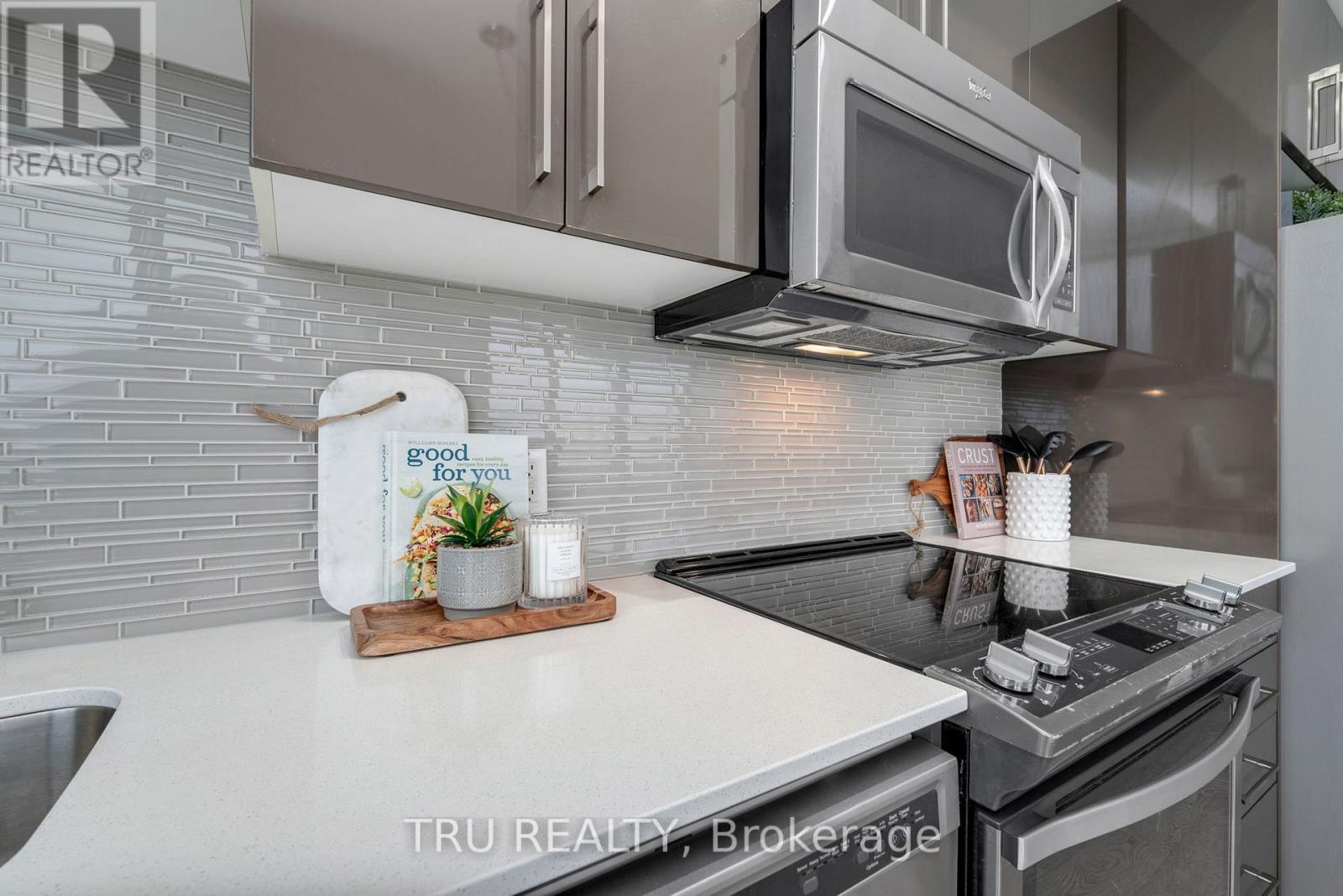 910 - 485 Richmond Road, Ottawa, Ontario  K2A 3W9 - Photo 18 - X12536426