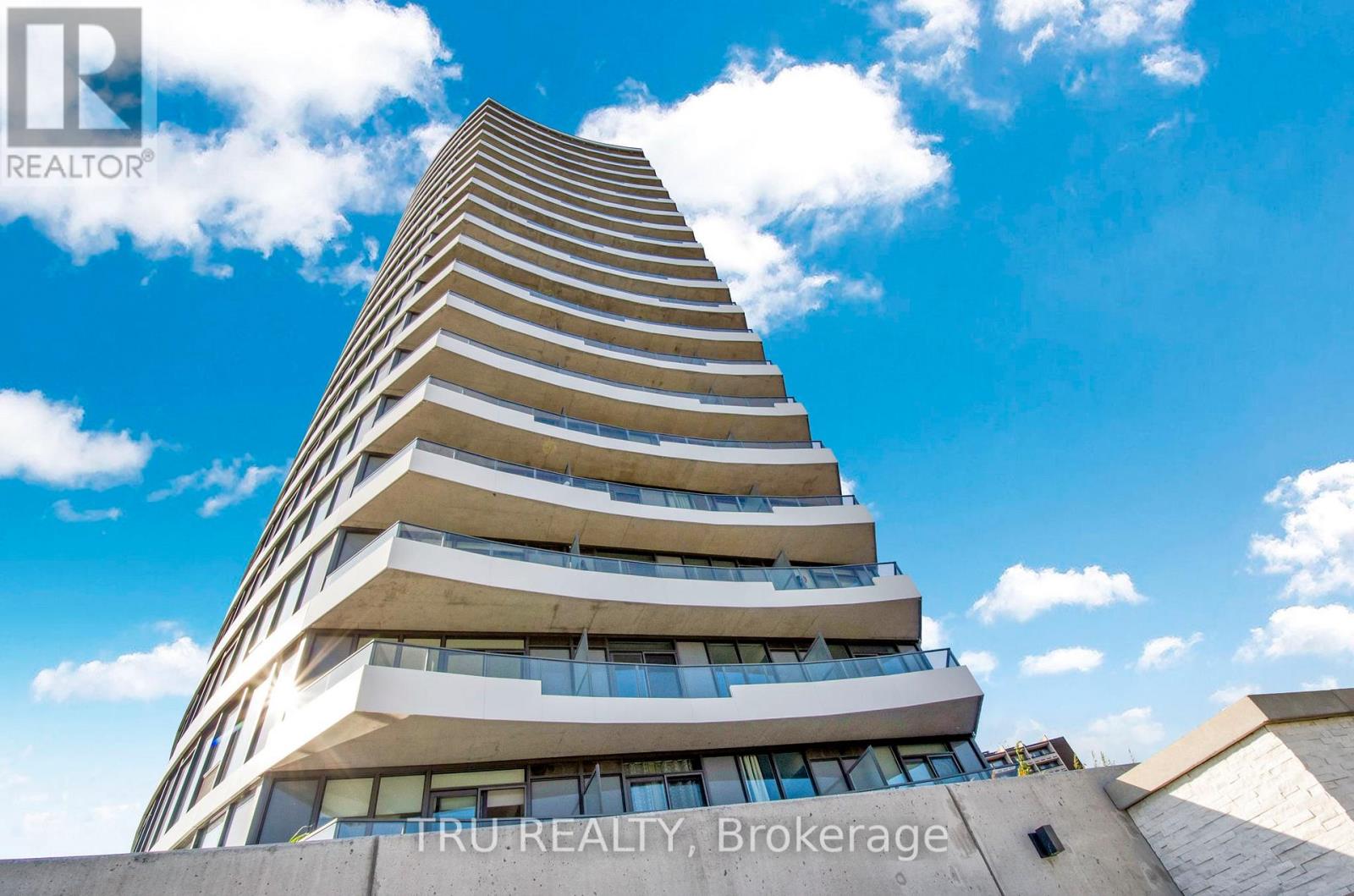 910 - 485 Richmond Road, Ottawa, Ontario  K2A 3W9 - Photo 2 - X12536426