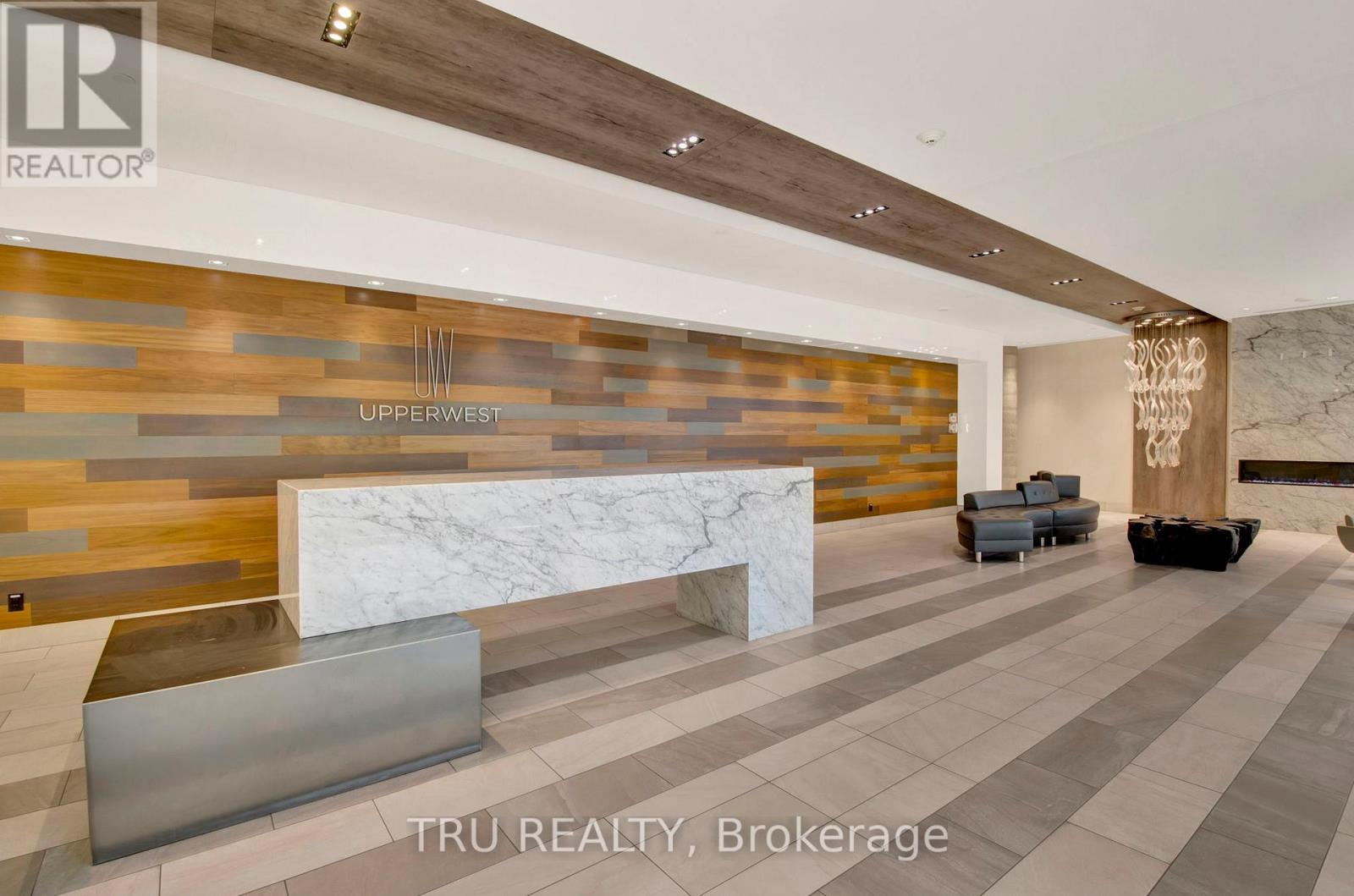 910 - 485 Richmond Road, Ottawa, Ontario  K2A 3W9 - Photo 4 - X12536426