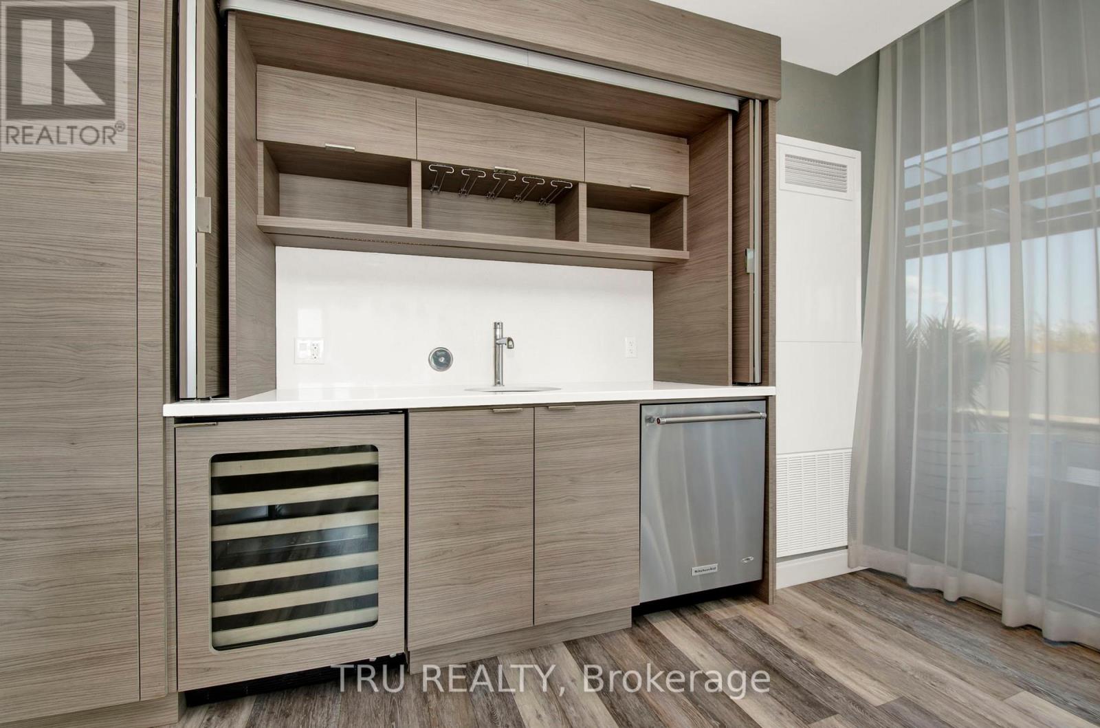 910 - 485 Richmond Road, Ottawa, Ontario  K2A 3W9 - Photo 47 - X12536426