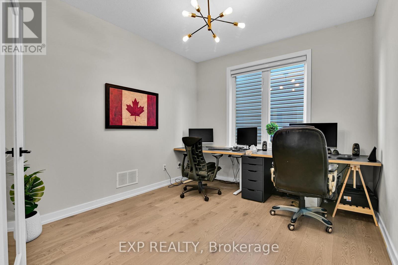 364 Gloaming Crescent, Ottawa, Ontario  K2S 1B6 - Photo 13 - X12536474