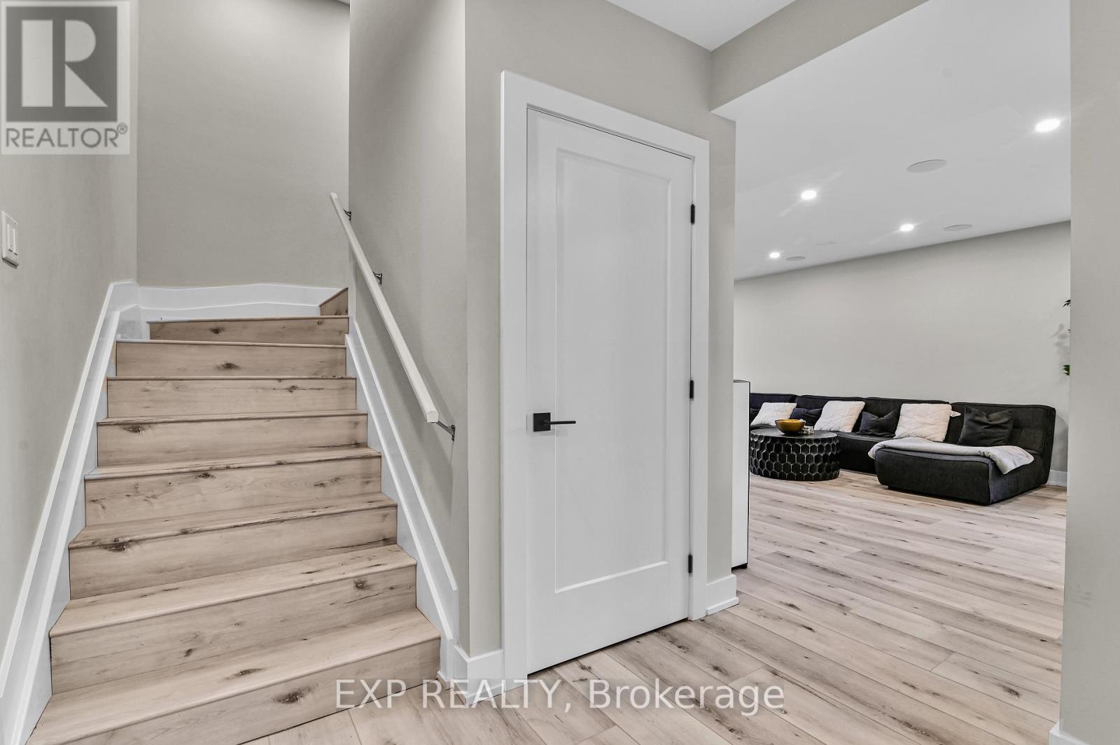 364 Gloaming Crescent, Ottawa, Ontario  K2S 1B6 - Photo 15 - X12536474