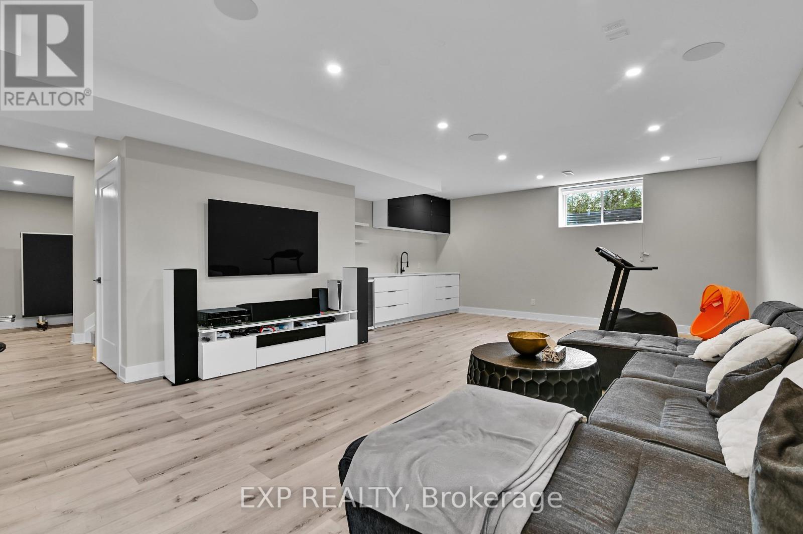 364 Gloaming Crescent, Ottawa, Ontario  K2S 1B6 - Photo 17 - X12536474