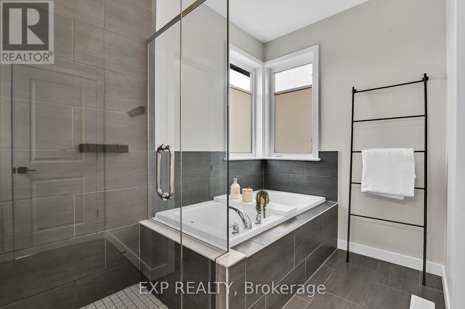 364 Gloaming Crescent, Ottawa, Ontario  K2S 1B6 - Photo 23 - X12536474