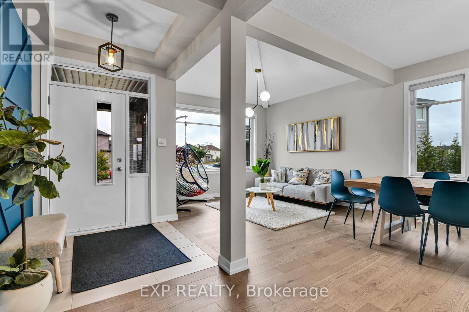 364 Gloaming Crescent, Ottawa, Ontario  K2S 1B6 - Photo 3 - X12536474