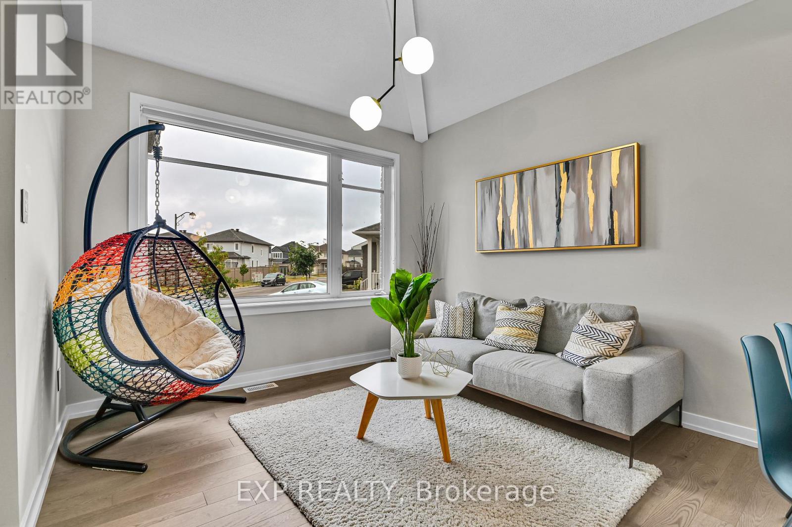 364 Gloaming Crescent, Ottawa, Ontario  K2S 1B6 - Photo 4 - X12536474