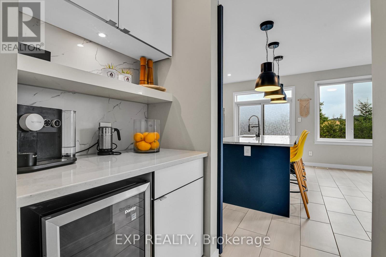 364 Gloaming Crescent, Ottawa, Ontario  K2S 1B6 - Photo 6 - X12536474