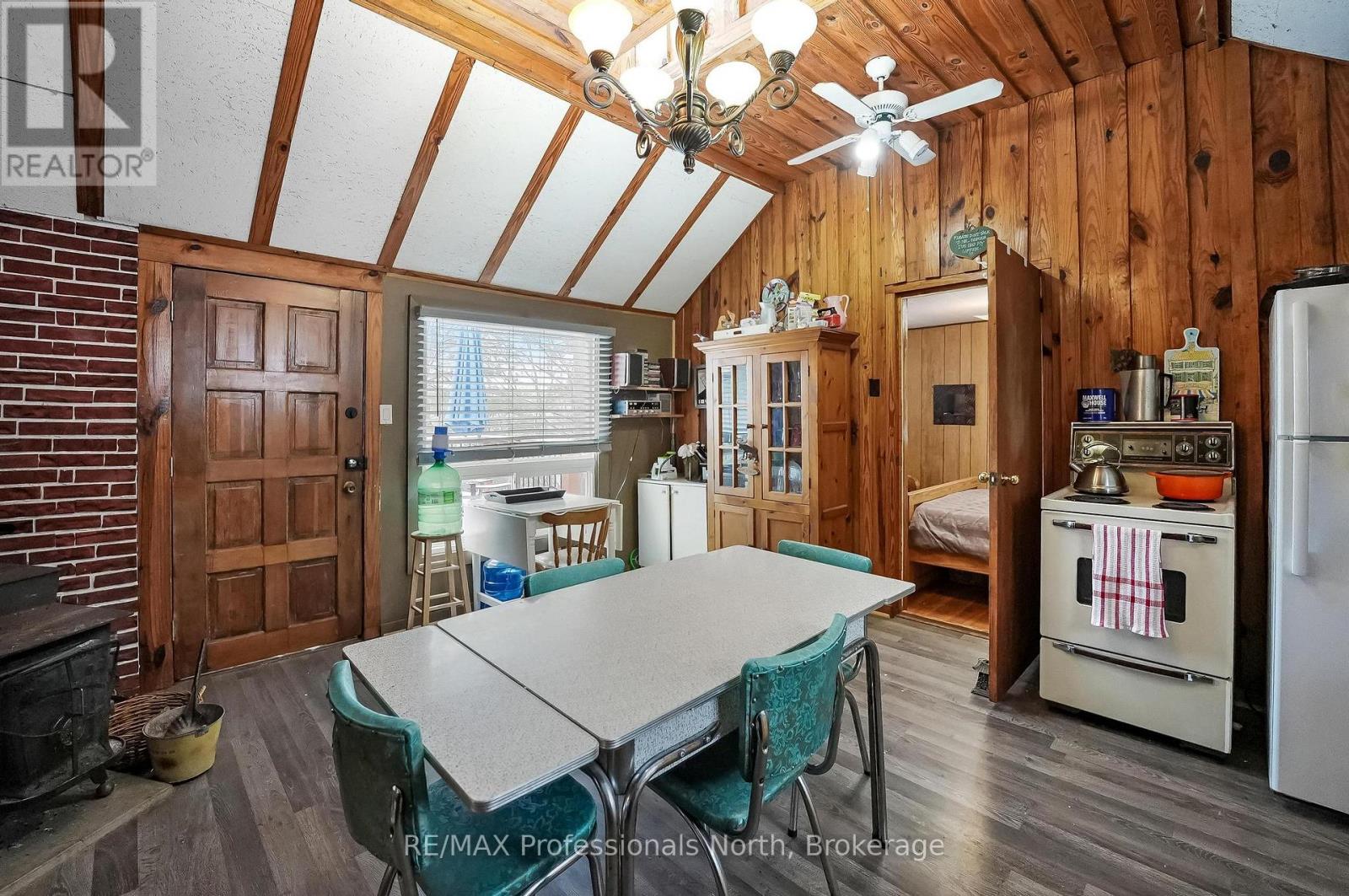 1012 Iroquois Lane, Minden Hills, Ontario  K0M 2K0 - Photo 15 - X12534450