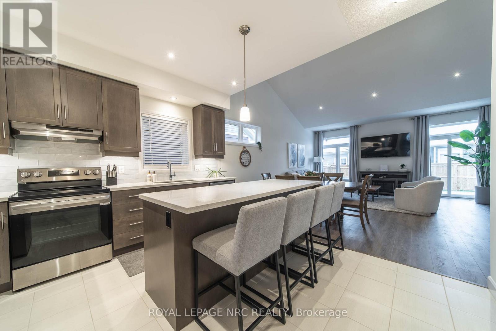 62 Beachwalk Crescent, Fort Erie, Ontario  L0S 1B0 - Photo 10 - X12536488