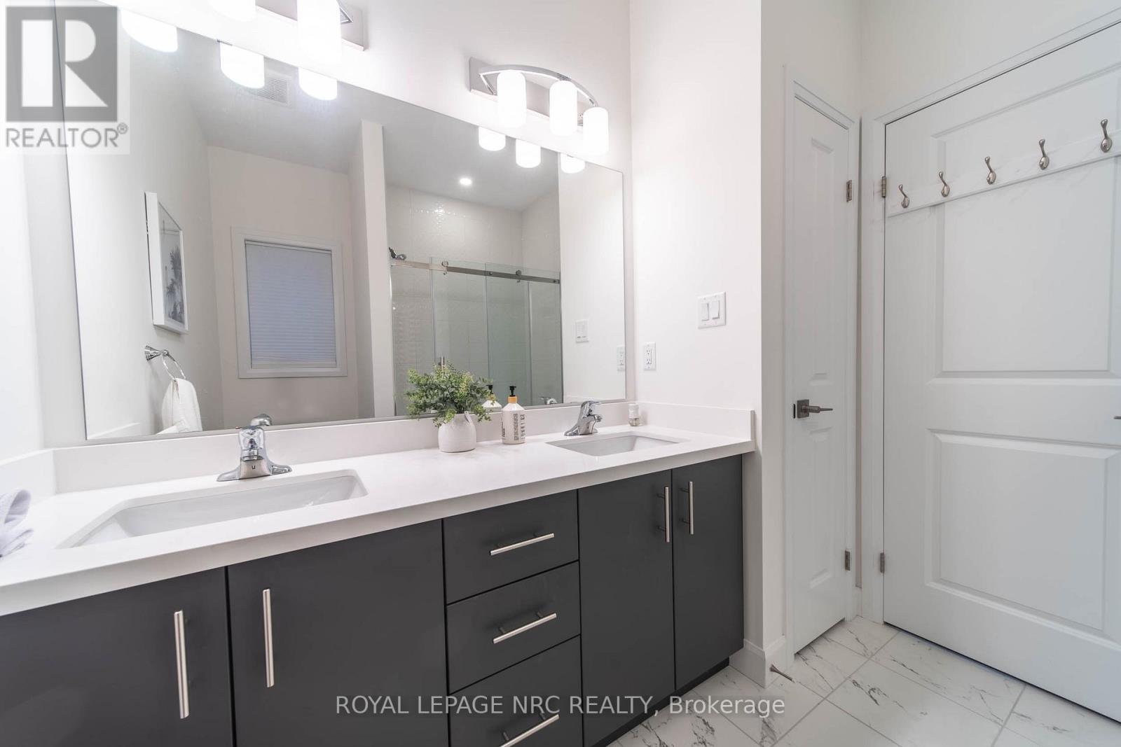 62 Beachwalk Crescent, Fort Erie, Ontario  L0S 1B0 - Photo 19 - X12536488