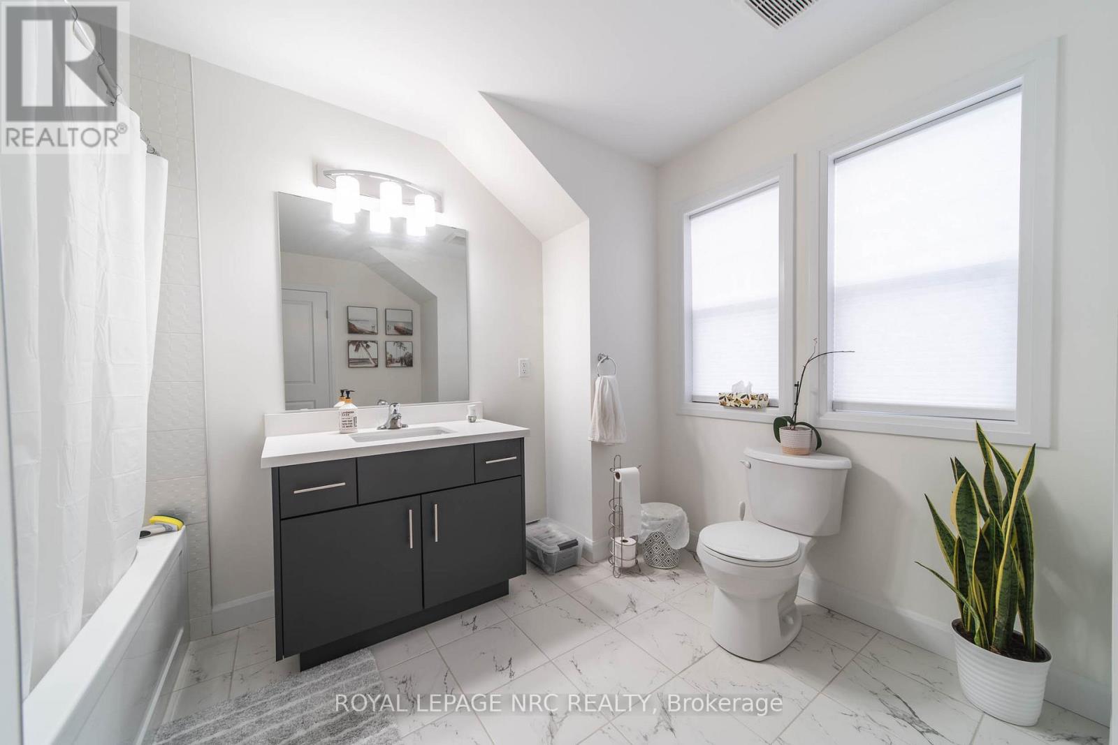 62 Beachwalk Crescent, Fort Erie, Ontario  L0S 1B0 - Photo 20 - X12536488