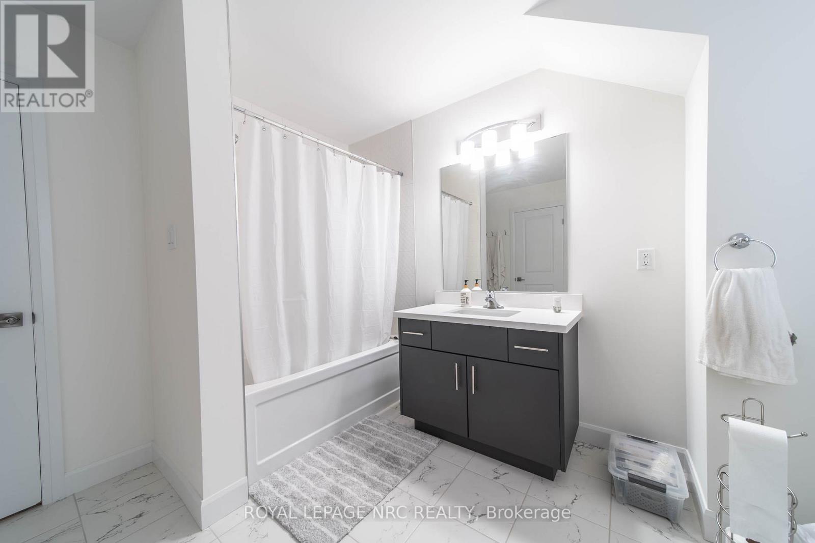 62 Beachwalk Crescent, Fort Erie, Ontario  L0S 1B0 - Photo 21 - X12536488