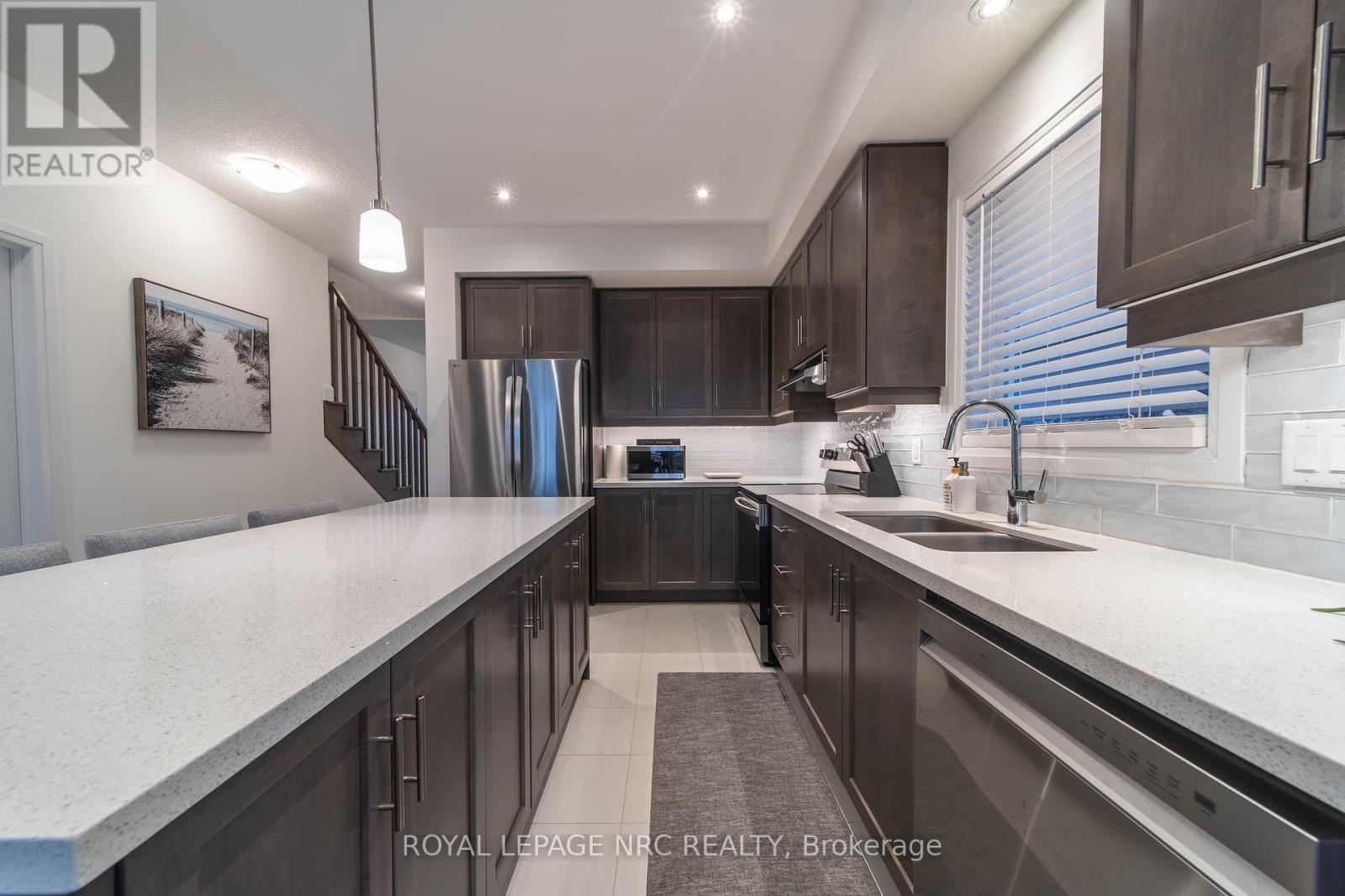 62 Beachwalk Crescent, Fort Erie, Ontario  L0S 1B0 - Photo 9 - X12536488