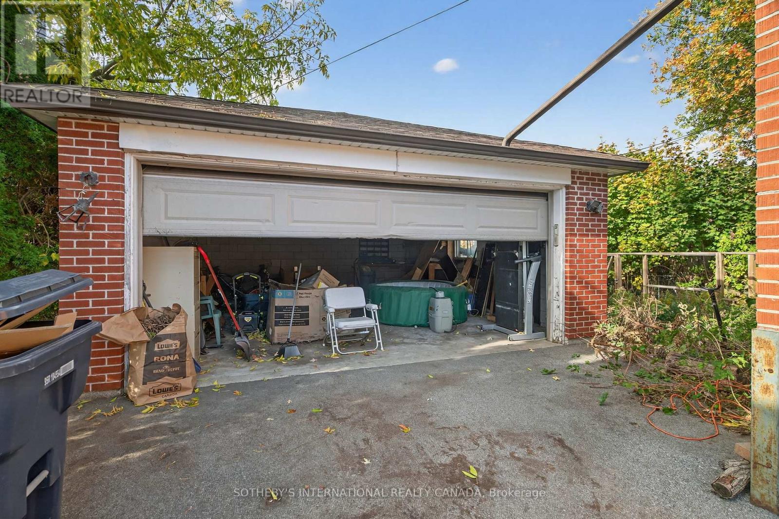 18 Rossburn Drive, Toronto, Ontario  M9C 2P6 - Photo 6 - W12536040