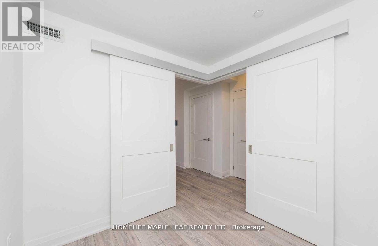 311 - 21 Park Street E, Mississauga, Ontario  L5G 1L7 - Photo 8 - W12536058