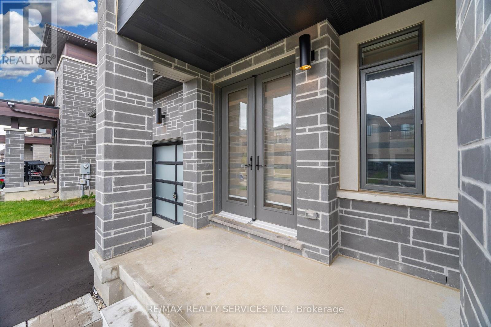 36 Michener Drive, Brampton, Ontario  L6R 4E9 - Photo 4 - W12536064