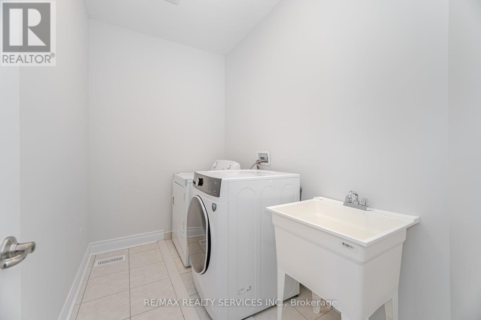 36 Michener Drive, Brampton, Ontario  L6R 4E9 - Photo 43 - W12536064