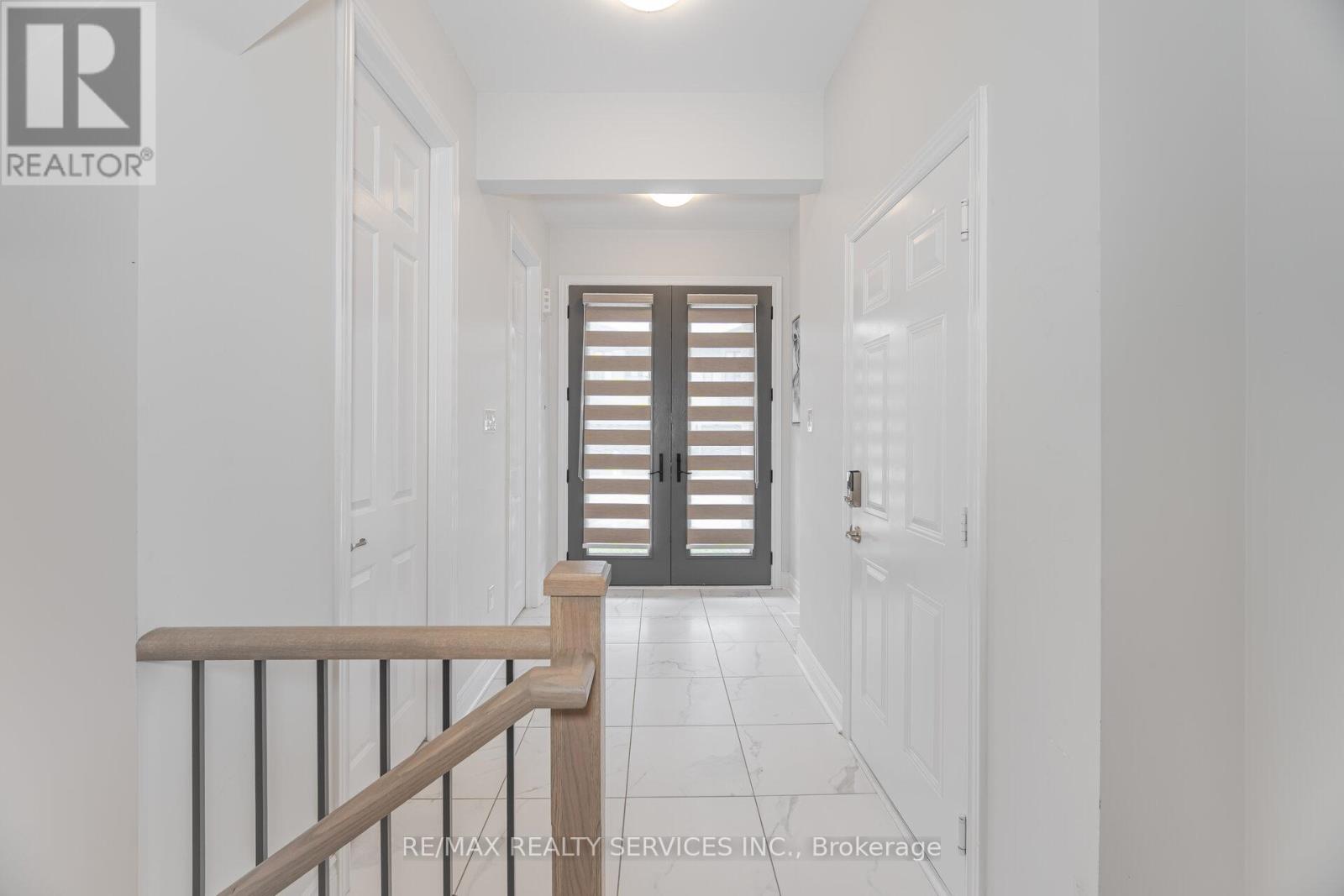 36 Michener Drive, Brampton, Ontario  L6R 4E9 - Photo 5 - W12536064