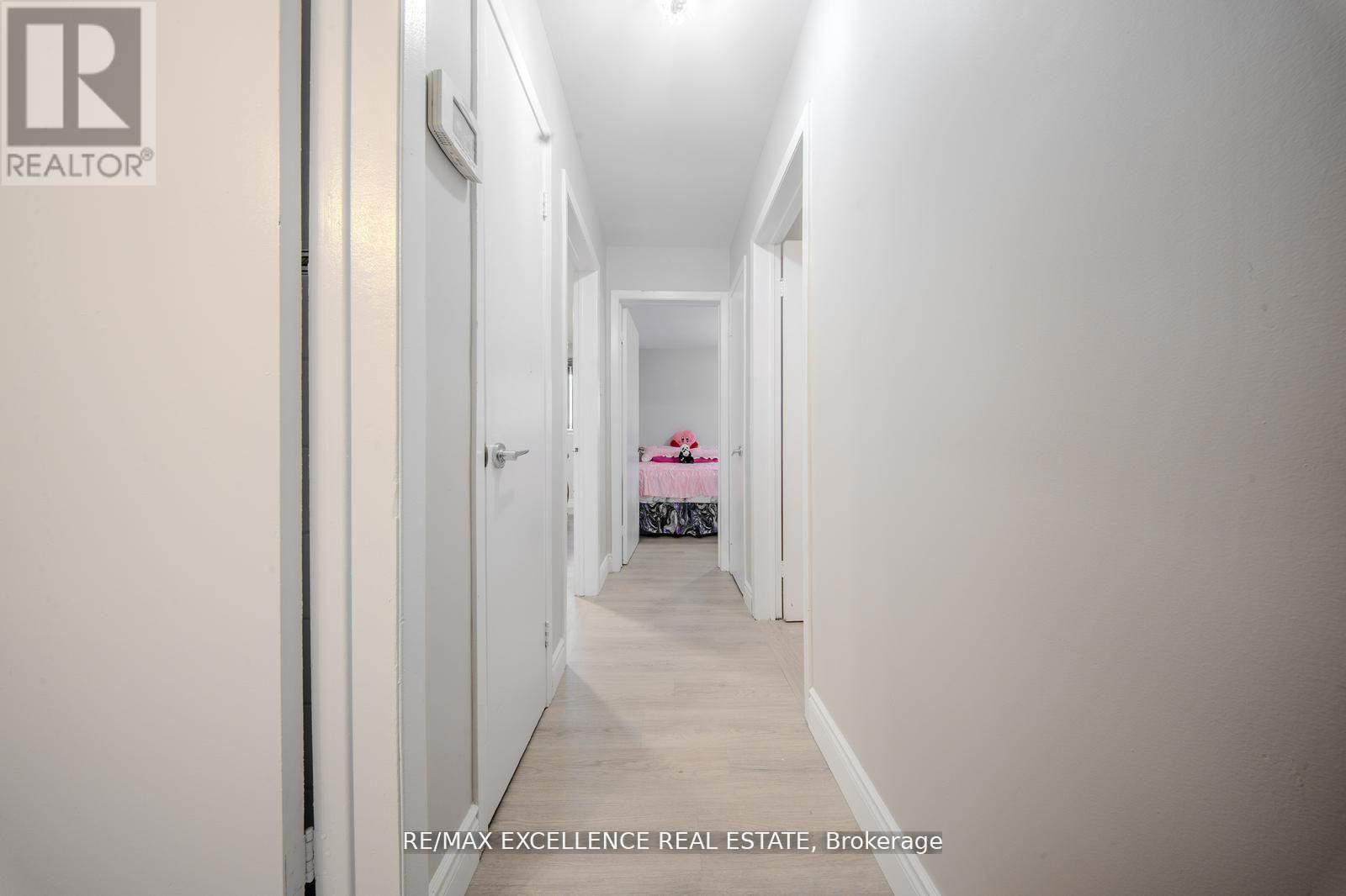 7246 Reindeer Drive, Mississauga, Ontario  L4T 2M7 - Photo 12 - W12536070