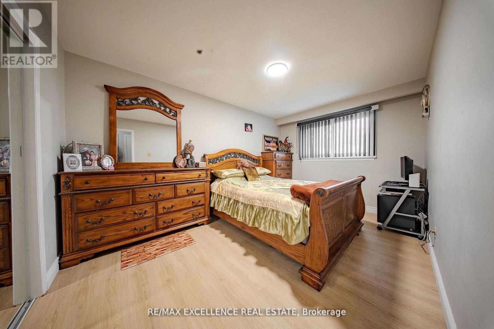 7246 Reindeer Drive, Mississauga, Ontario  L4T 2M7 - Photo 14 - W12536070