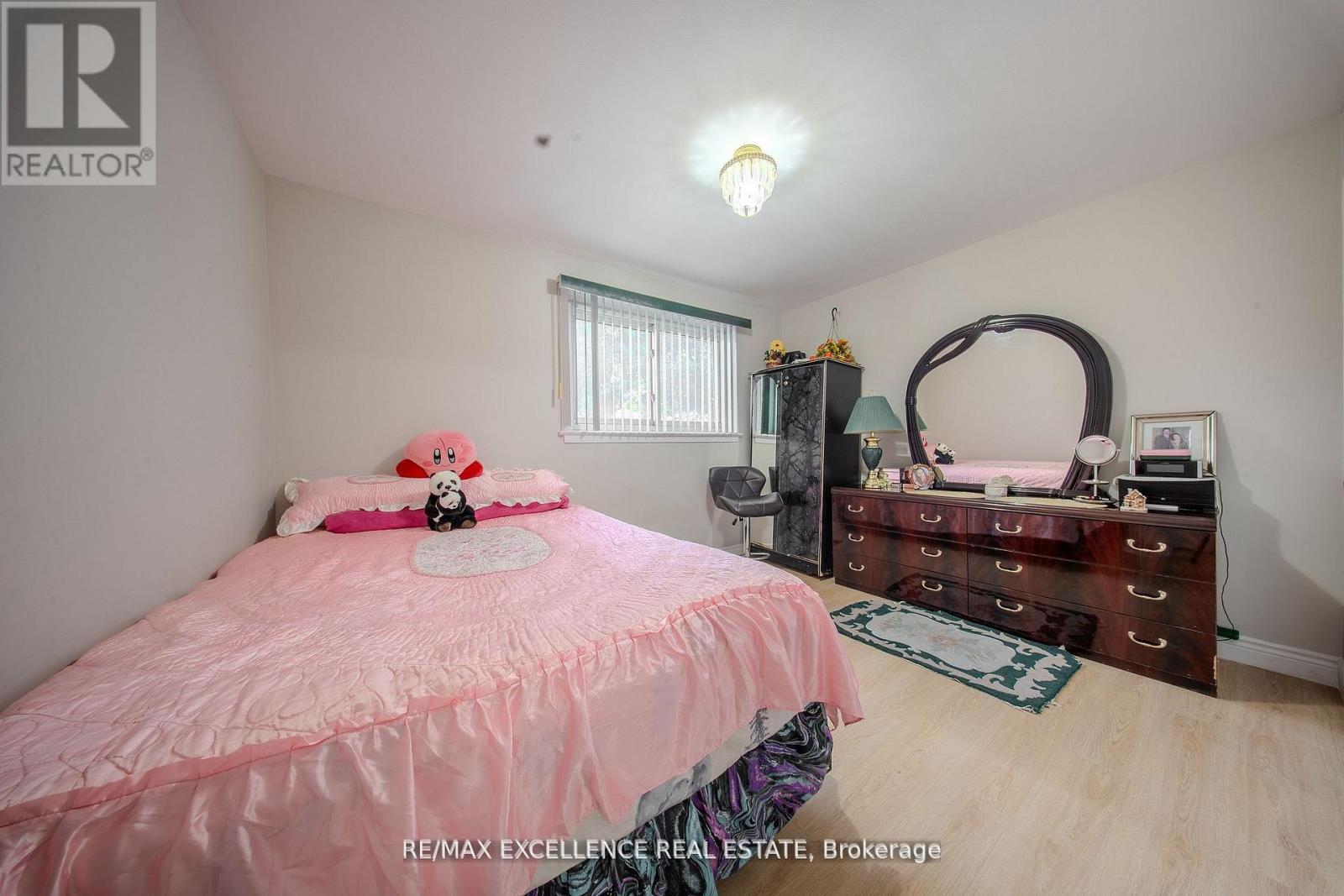 7246 Reindeer Drive, Mississauga, Ontario  L4T 2M7 - Photo 15 - W12536070