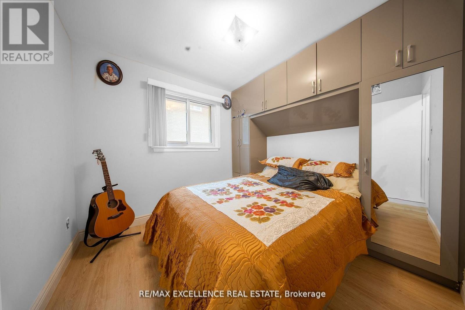 7246 Reindeer Drive, Mississauga, Ontario  L4T 2M7 - Photo 16 - W12536070