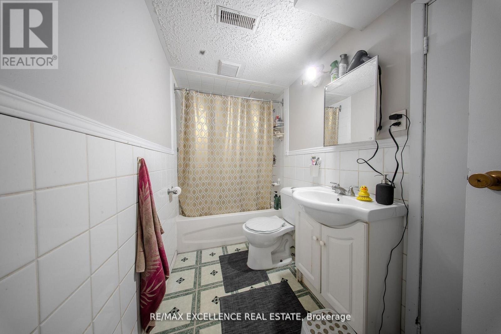 7246 Reindeer Drive, Mississauga, Ontario  L4T 2M7 - Photo 27 - W12536070