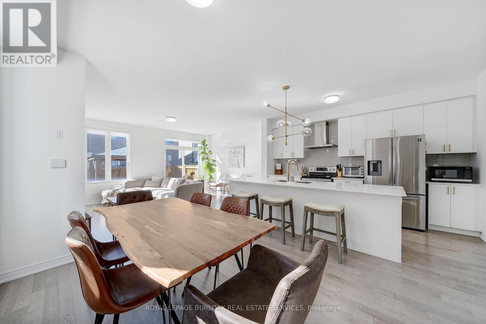 1264 Chee Chee Landing, Milton, Ontario  L9E 1L1 - Photo 2 - W12536108