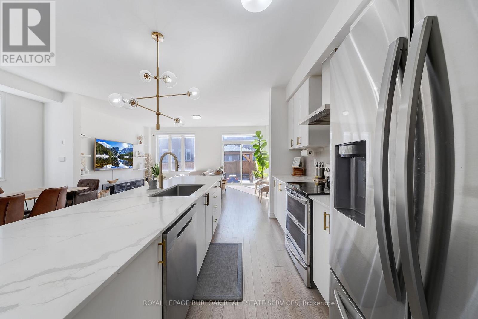 1264 Chee Chee Landing, Milton, Ontario  L9E 1L1 - Photo 5 - W12536108