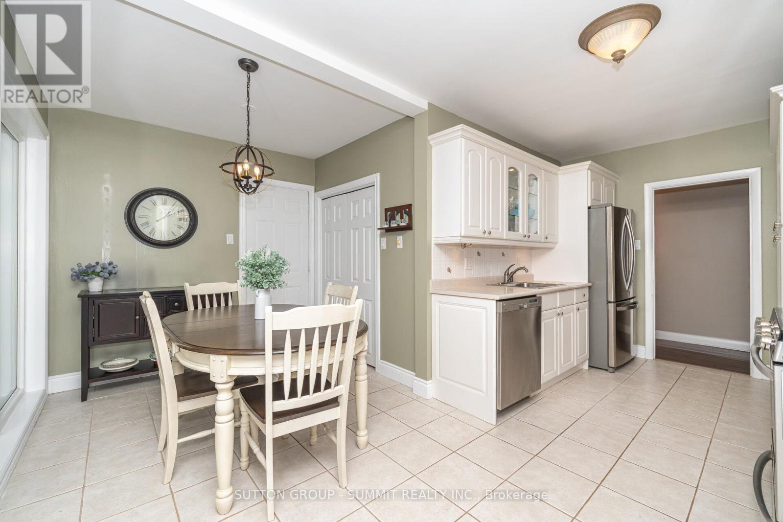 25 Sora Drive, Mississauga, Ontario  L5M 1B3 - Photo 10 - W12536136