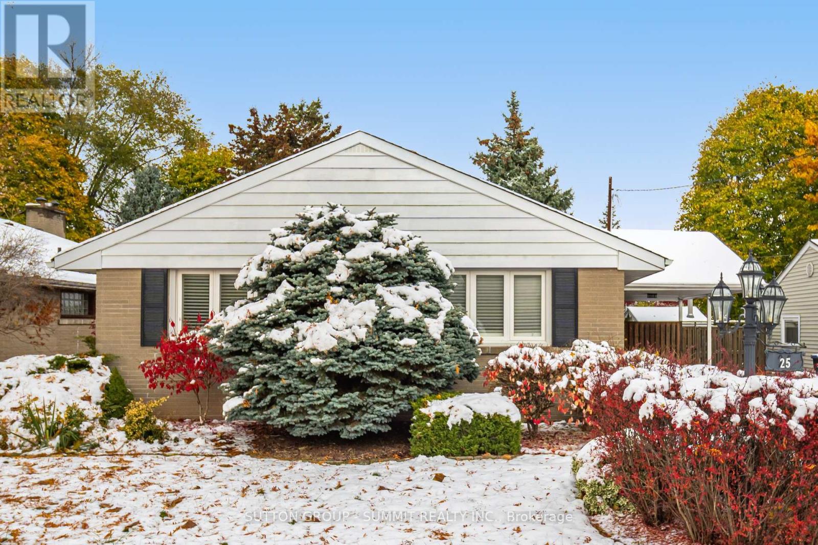 25 Sora Drive, Mississauga, Ontario  L5M 1B3 - Photo 2 - W12536136