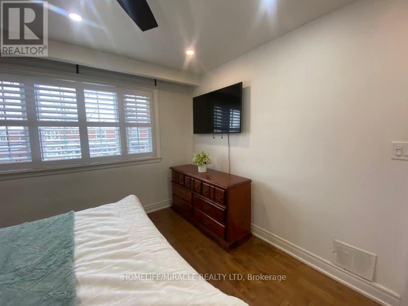 845 Runnymede Road, Toronto, Ontario  M6N 3W1 - Photo 11 - W12536152