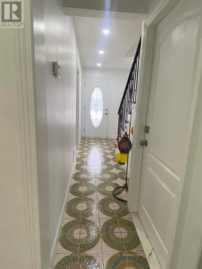 845 Runnymede Road, Toronto, Ontario  M6N 3W1 - Photo 17 - W12536152