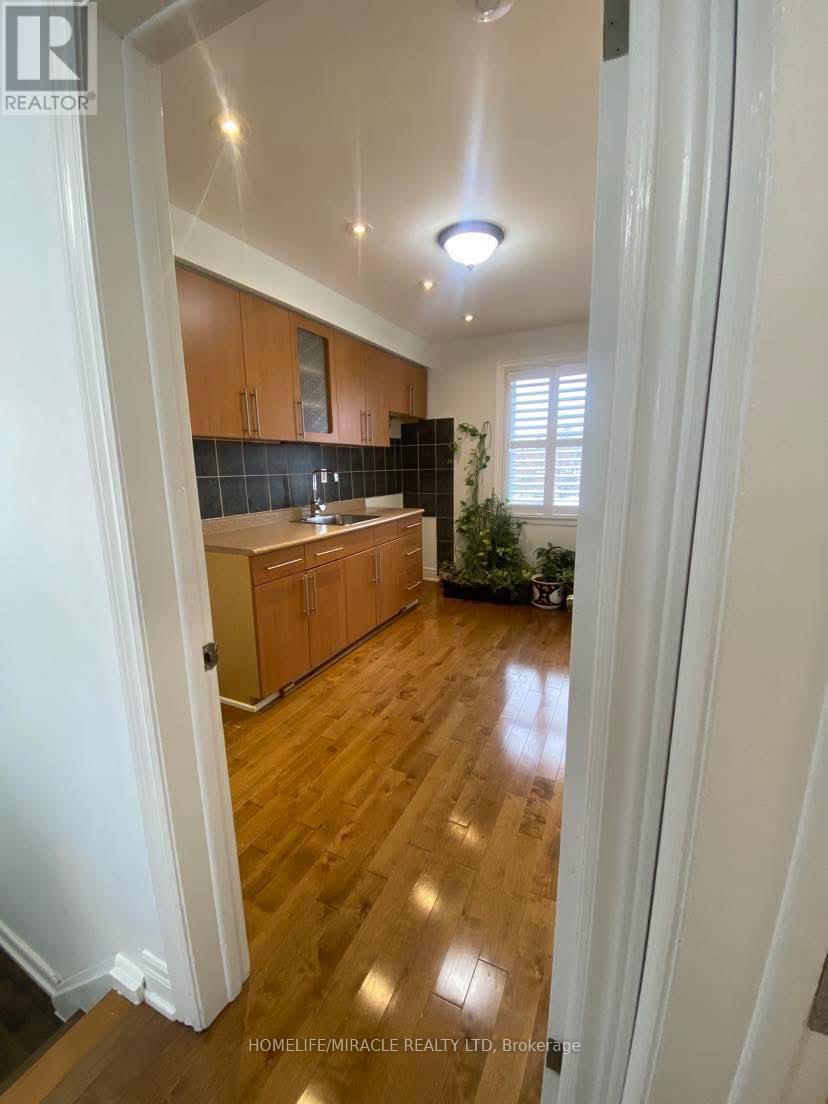 845 Runnymede Road, Toronto, Ontario  M6N 3W1 - Photo 18 - W12536152