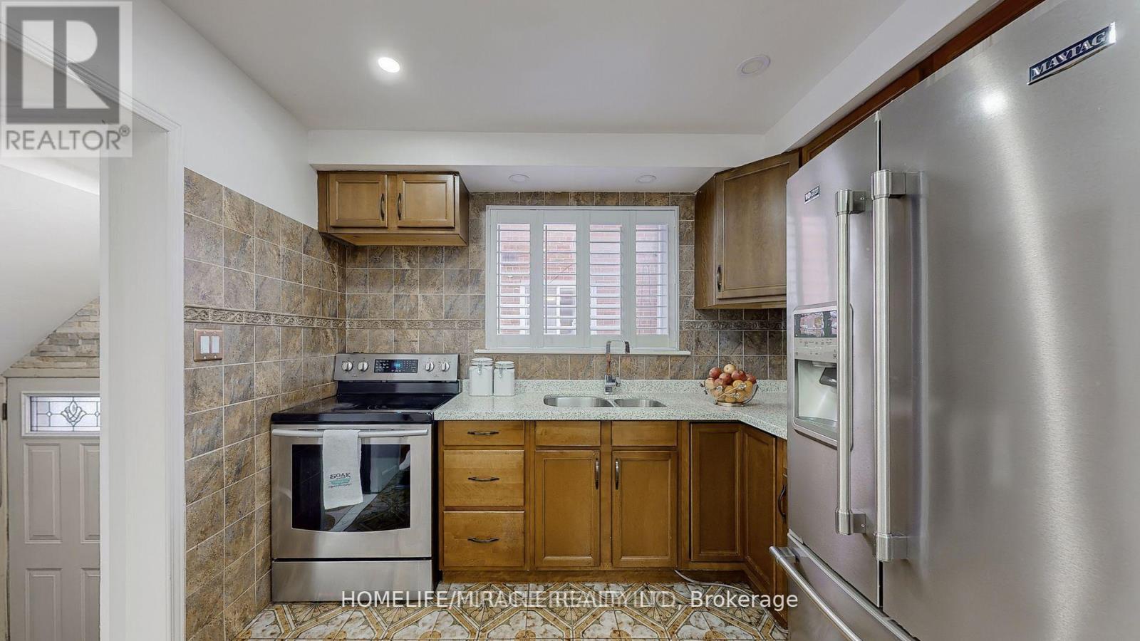 845 Runnymede Road, Toronto, Ontario  M6N 3W1 - Photo 3 - W12536152