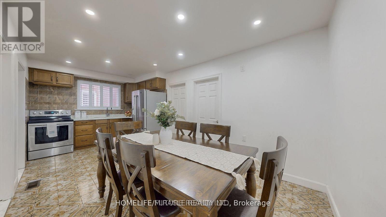 845 Runnymede Road, Toronto, Ontario  M6N 3W1 - Photo 6 - W12536152