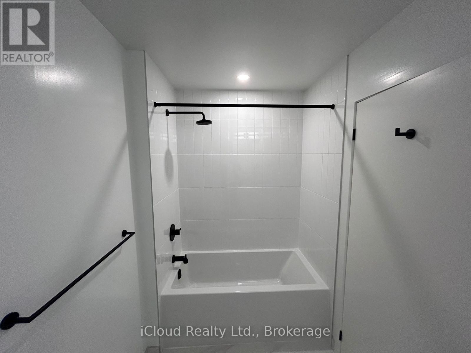 1013 - 2495 Eglinton Avenue W, Mississauga, Ontario  L5M 2T2 - Photo 11 - W12536158