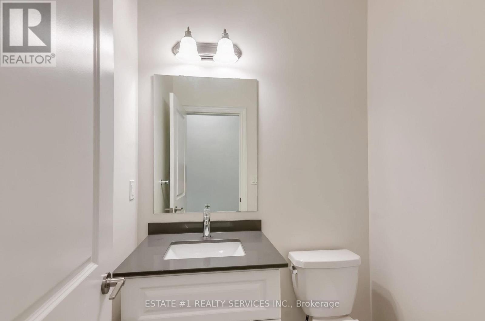 29 Bermondsey Way, Brampton, Ontario  L6Y 0E4 - Photo 4 - W12536206