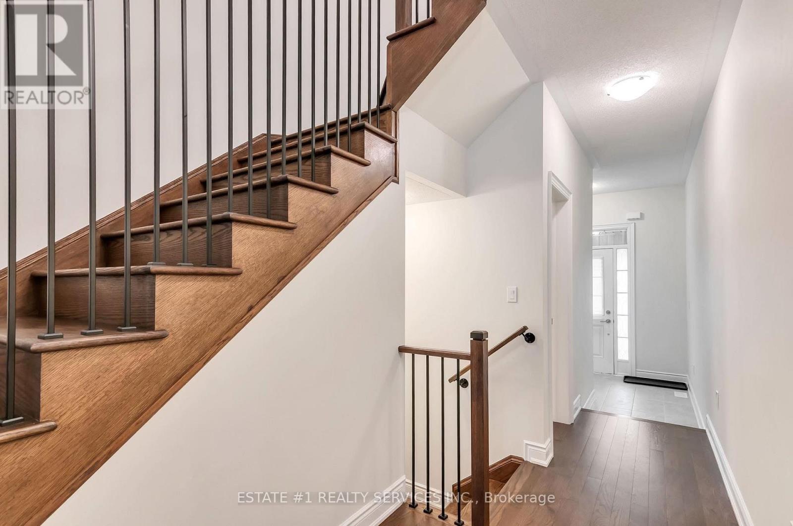 29 Bermondsey Way, Brampton, Ontario  L6Y 0E4 - Photo 6 - W12536206