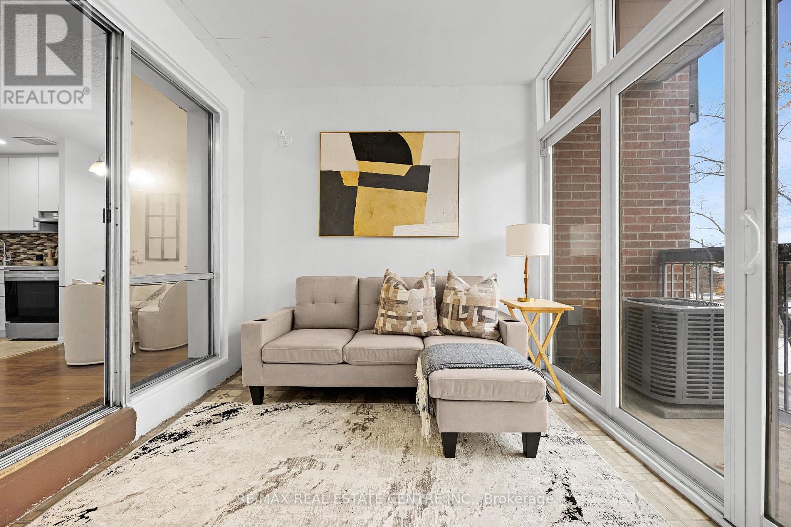 250 - 3025 The Credit Woodlands, Mississauga, Ontario  L5C 2V3 - Photo 12 - W12536238