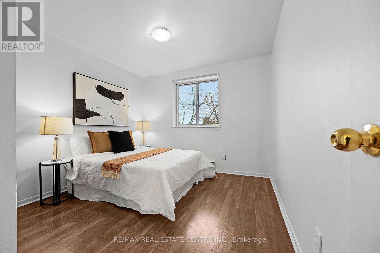 250 - 3025 The Credit Woodlands, Mississauga, Ontario  L5C 2V3 - Photo 15 - W12536238