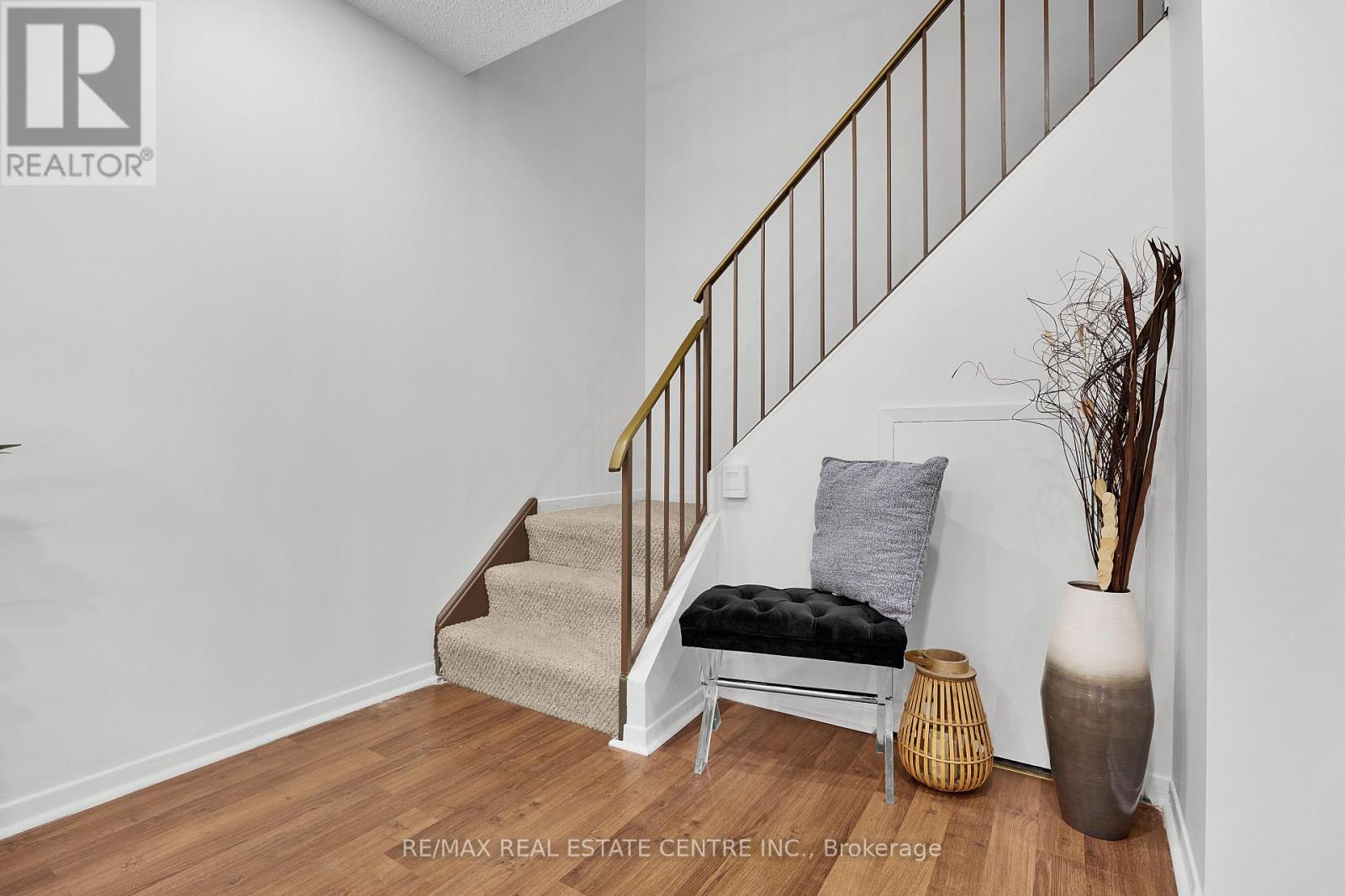 250 - 3025 The Credit Woodlands, Mississauga, Ontario  L5C 2V3 - Photo 16 - W12536238