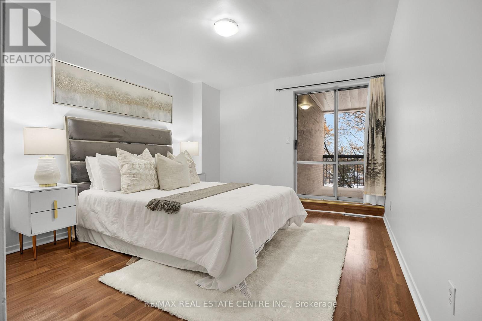 250 - 3025 The Credit Woodlands, Mississauga, Ontario  L5C 2V3 - Photo 17 - W12536238