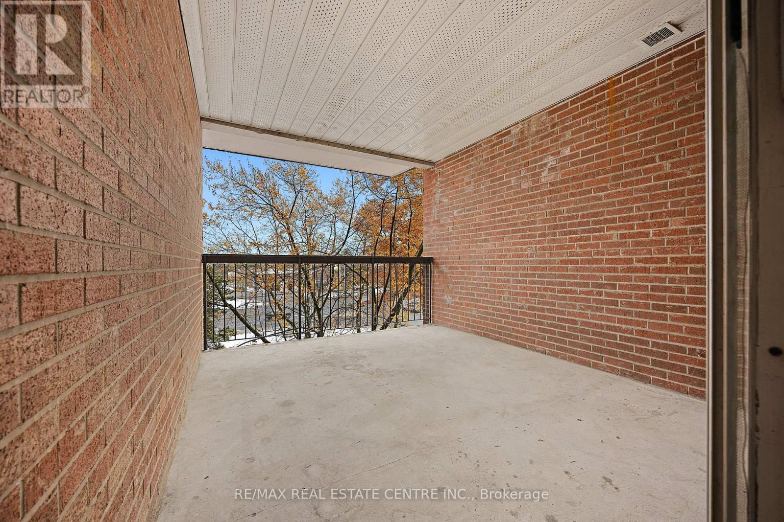 250 - 3025 The Credit Woodlands, Mississauga, Ontario  L5C 2V3 - Photo 19 - W12536238