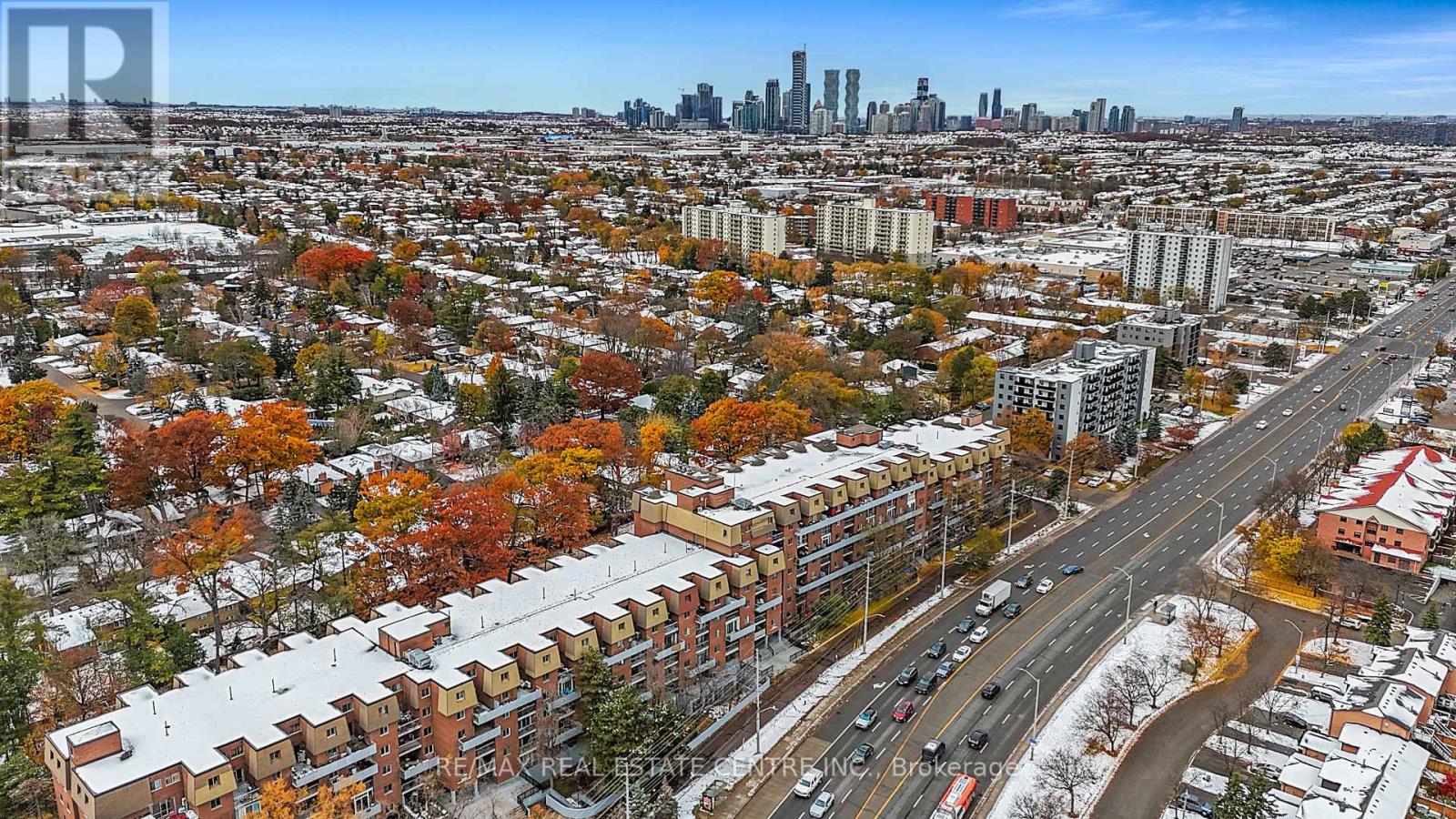 250 - 3025 The Credit Woodlands, Mississauga, Ontario  L5C 2V3 - Photo 2 - W12536238