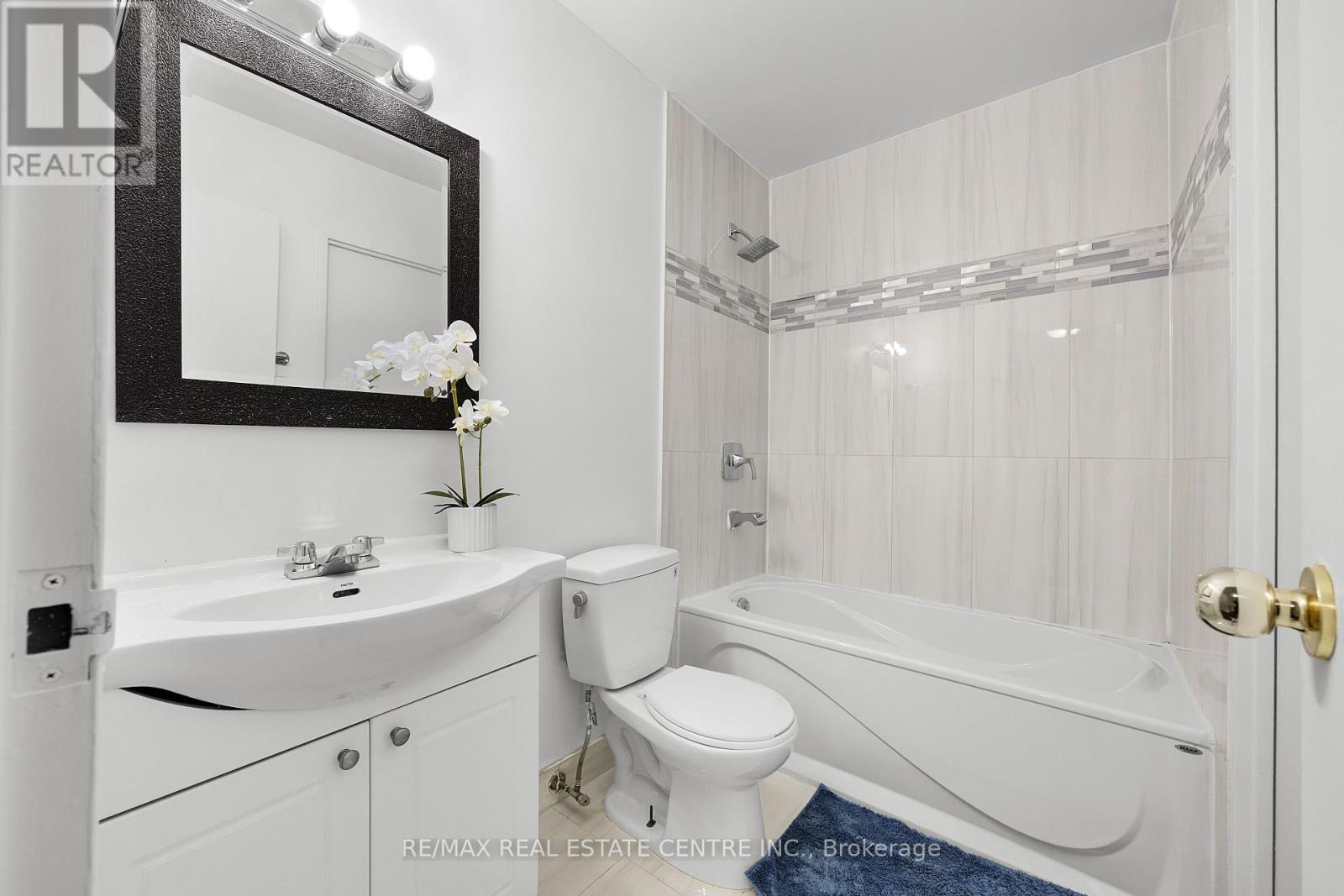 250 - 3025 The Credit Woodlands, Mississauga, Ontario  L5C 2V3 - Photo 20 - W12536238