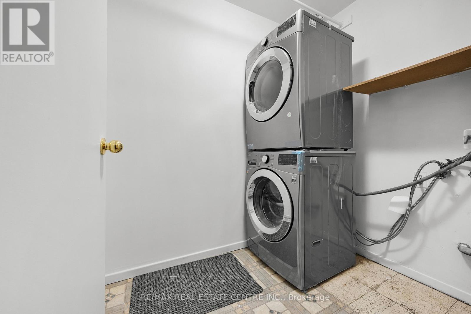 250 - 3025 The Credit Woodlands, Mississauga, Ontario  L5C 2V3 - Photo 23 - W12536238