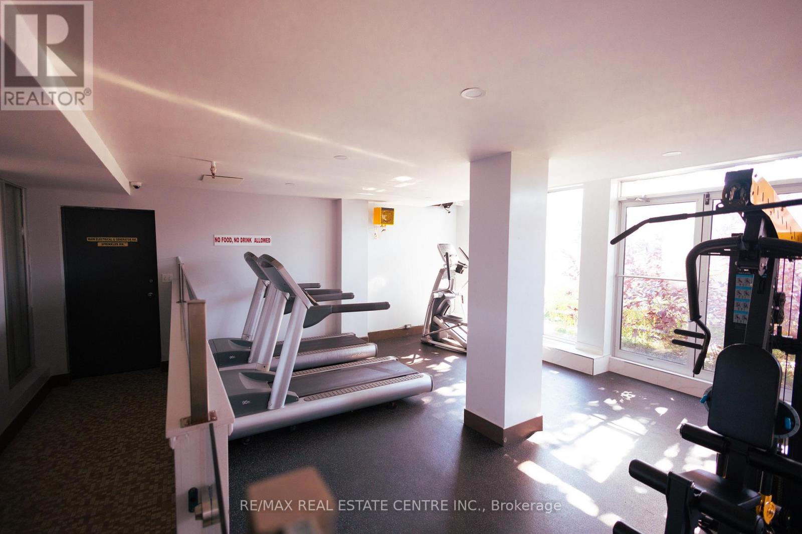 250 - 3025 The Credit Woodlands, Mississauga, Ontario  L5C 2V3 - Photo 28 - W12536238