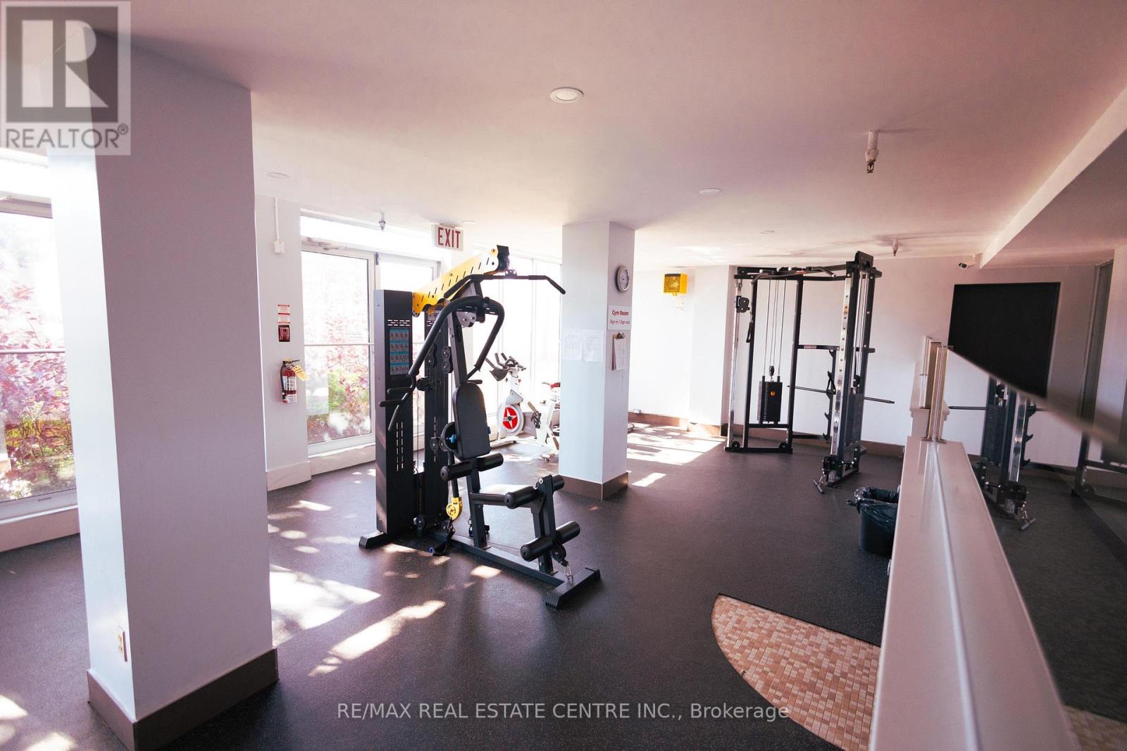 250 - 3025 The Credit Woodlands, Mississauga, Ontario  L5C 2V3 - Photo 31 - W12536238