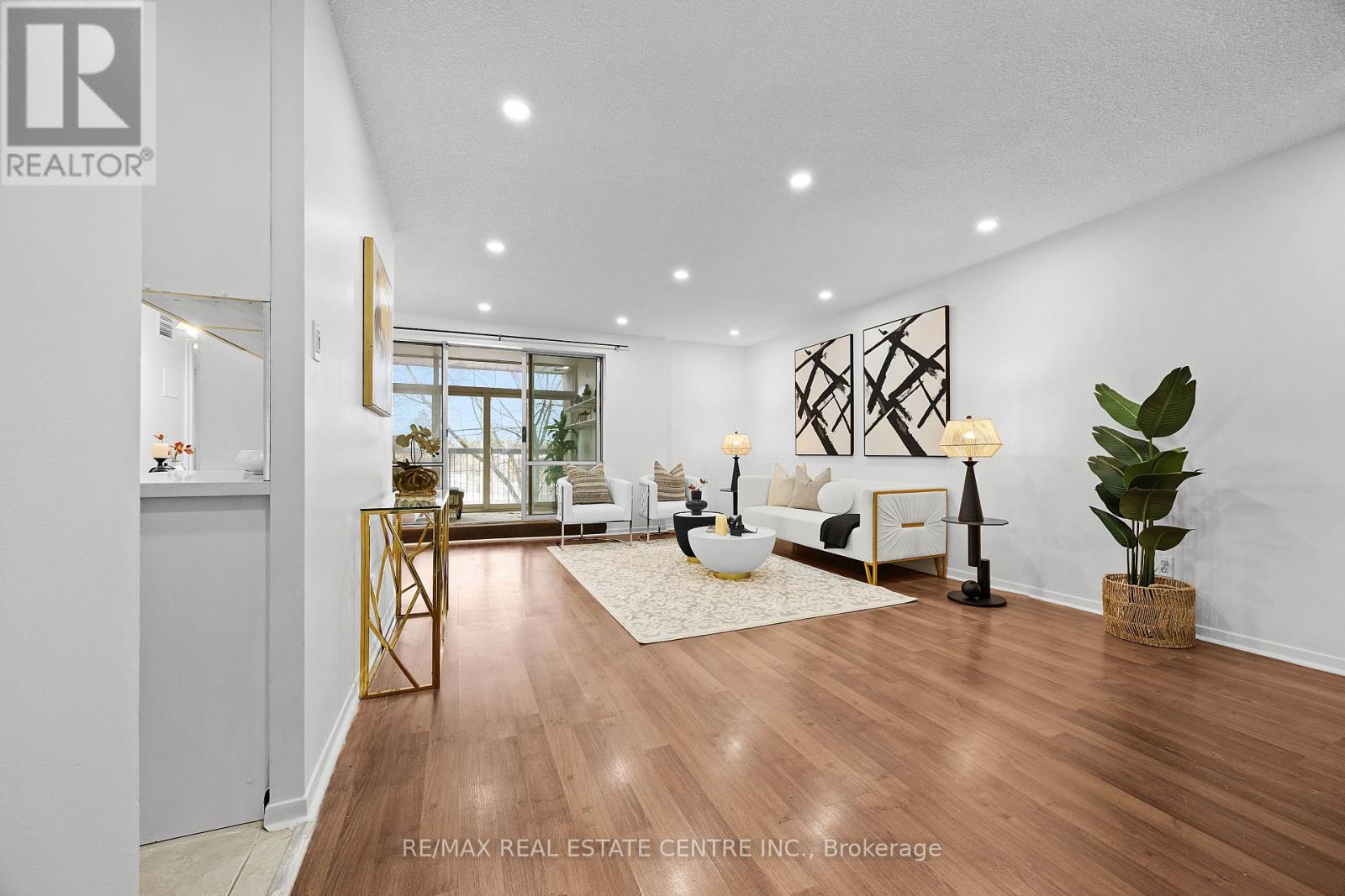 250 - 3025 The Credit Woodlands, Mississauga, Ontario  L5C 2V3 - Photo 5 - W12536238